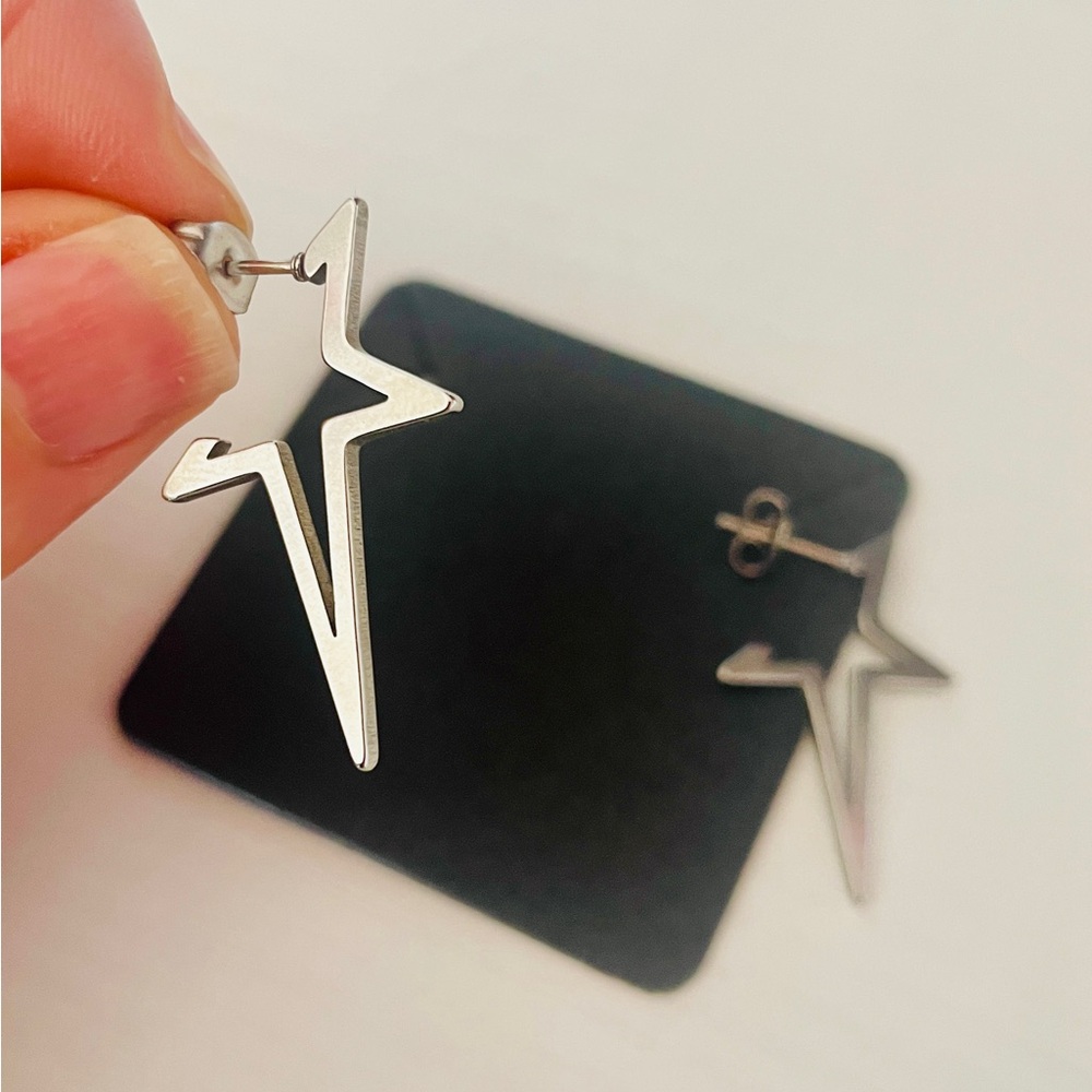 Star Outline Silver Drop Earrings